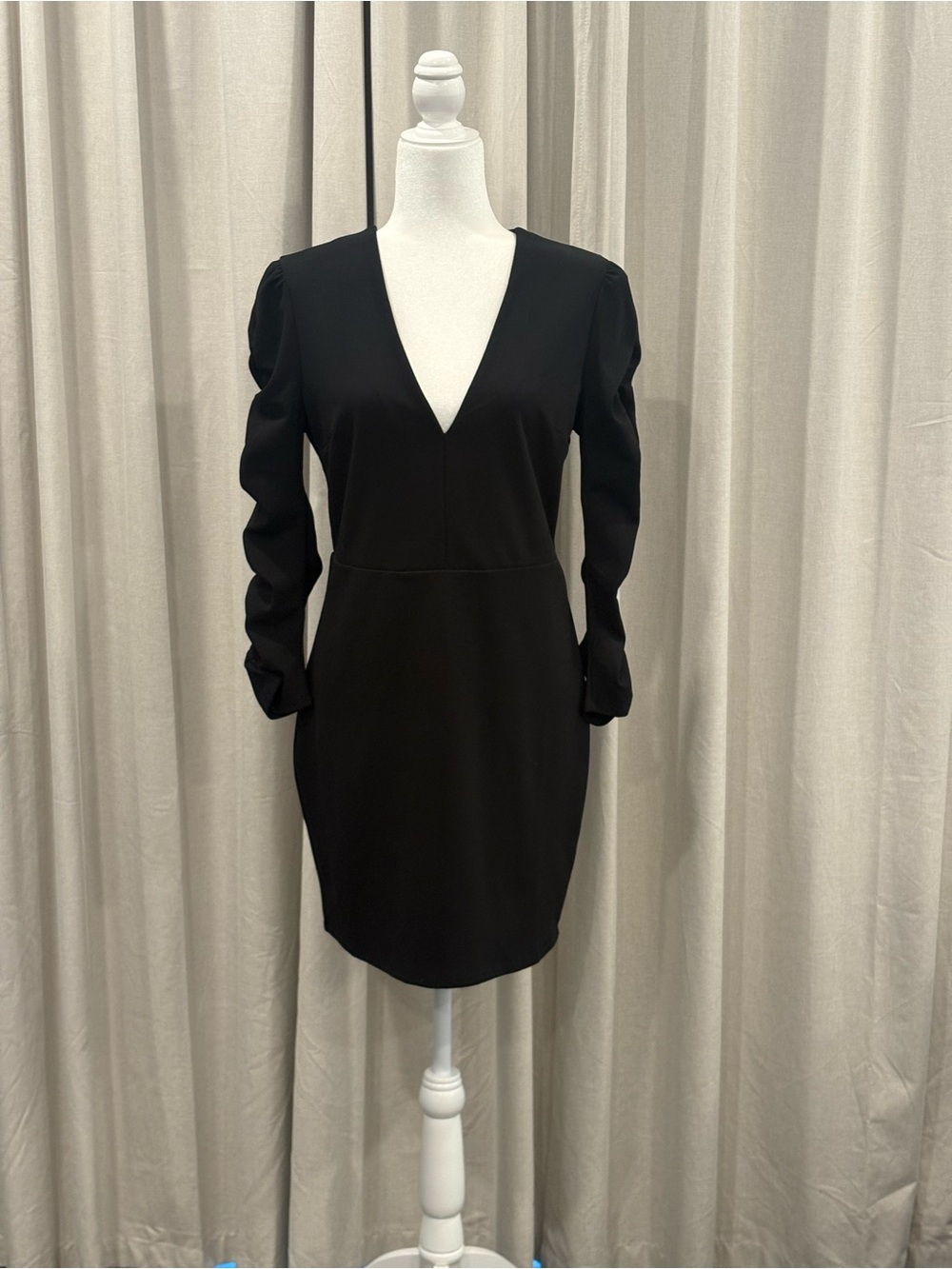 Long Sleeve Deep V-Neck Ruched Bodycon Mini Dress in Jet Black – Size Large NWT